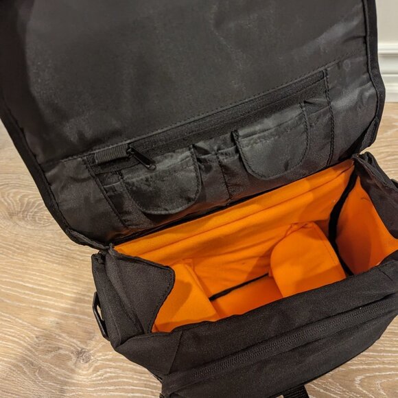 Two Amazon Basics Camera Bags - Picture 2 of 3